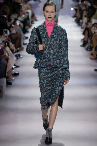 Look 7